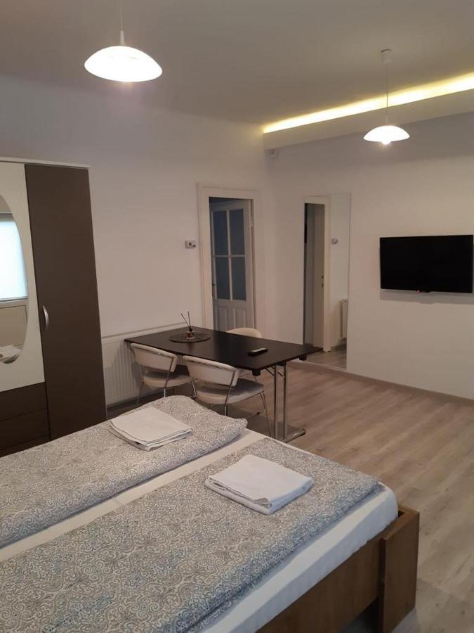 Modern Apartament Central Old Town Brasov Exterior photo